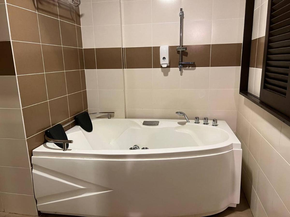 Homestay Melaka B Lagoon Studio Apartment Free Waterpark Tickets Kampong Bukit Beruang ภายนอก รูปภาพ